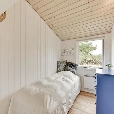 Four-bedroom Holiday In בית נופש בלבאנד
