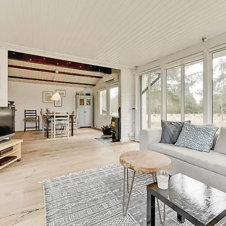 בית נופש Four-bedroom Holiday In