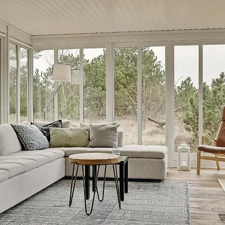 Four-bedroom Holiday In בלבאנד