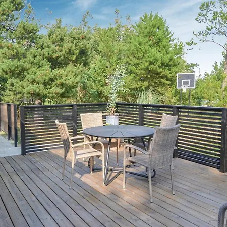 Four-bedroom Holiday In בית נופש *