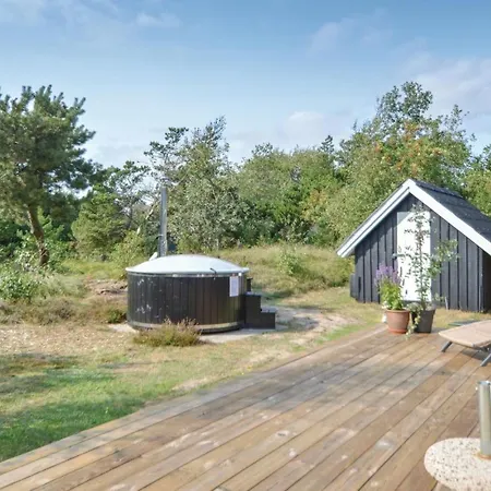 Four-bedroom Holiday In * בלבאנד