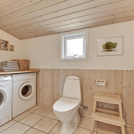 בית נופש Four-bedroom Holiday In