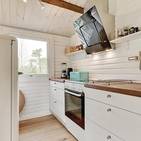 Four-bedroom Holiday In בית נופש בלבאנד